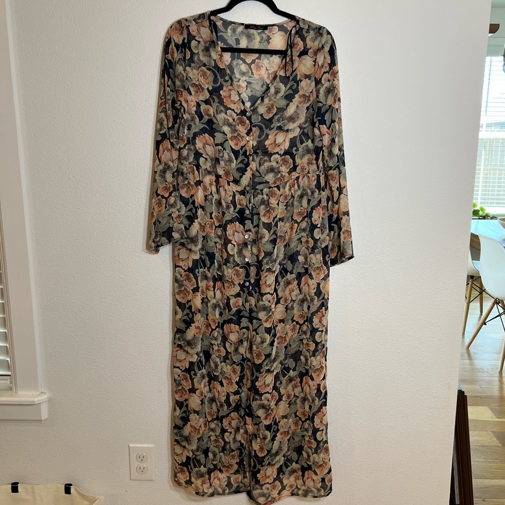 Honey Punch Floral long sleeve maxi dress / duster size Medium